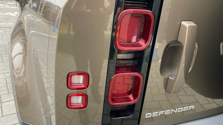 Land Rover Defender 3.0 D250 SE 110 5dr Auto [7 Seat] Diesel Estate